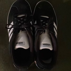 Adidas black/white tennis shoes